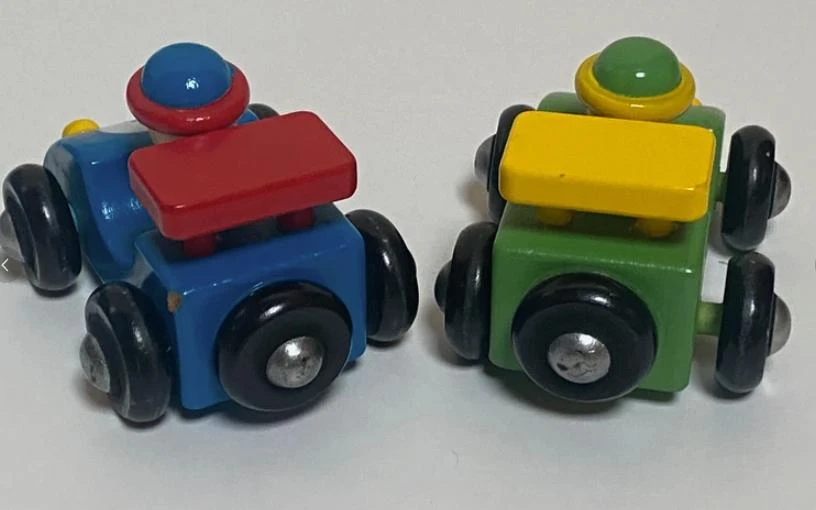 Lote dos coches Fórmula 1 de madera – photo 4